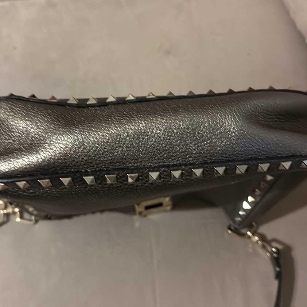 Authentic Valentino Garavani Rockstud Crossbody Hobo Metallic Leather Medium sz - Picture 13 of 16